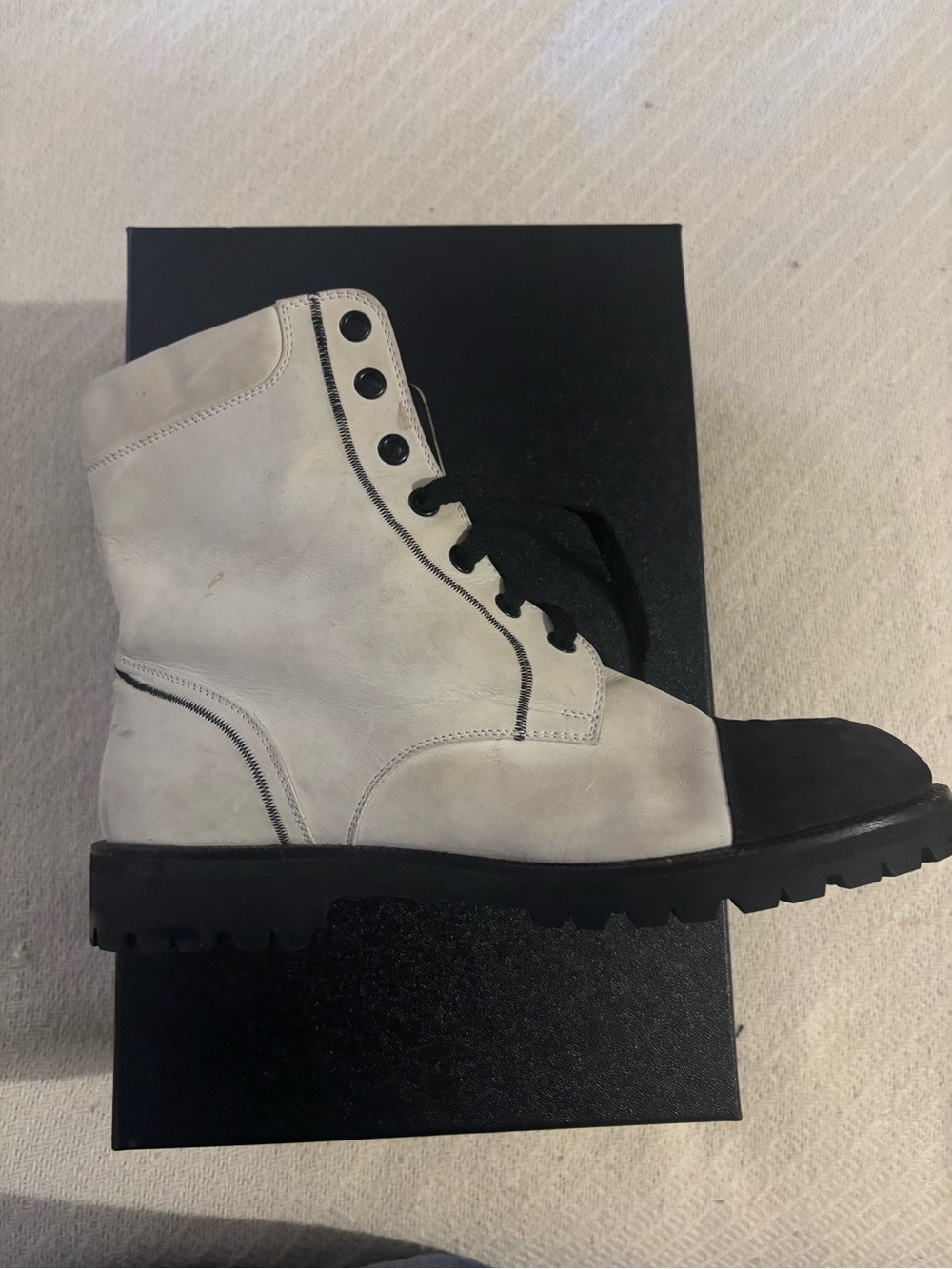 RARE Vintage Chanel White & Black Leather CC Combat Boots – Size 8.5 - Picture 6 of 9